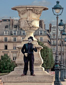 One of the many mimes who perform at the places tourists most often frequent.